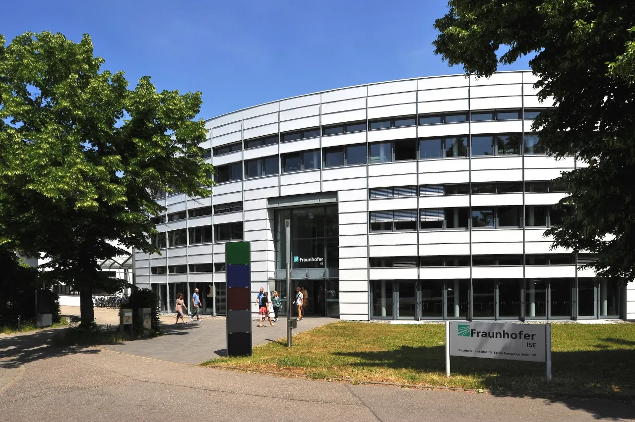 Fraunhofer ISE Tipproduċi Ċellula Solari Multi-Junction b'Effiċjenza ta '36.1%.